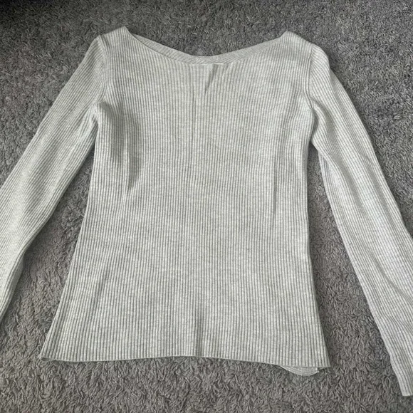 Babaton Light Gray Ribbed Blouse - Picture 3 of 3